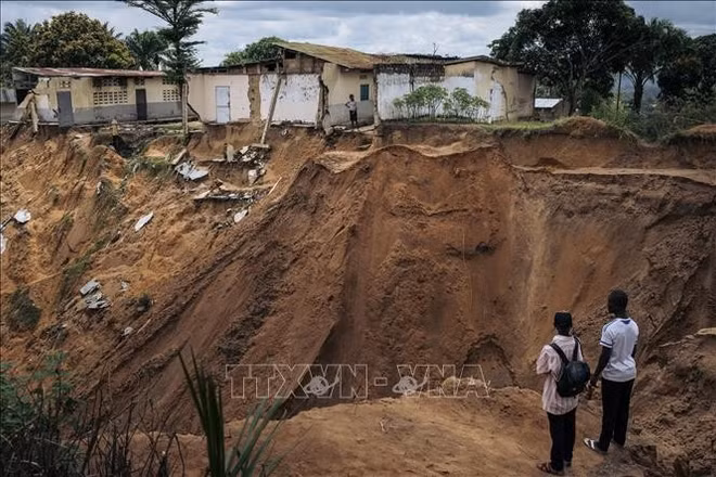 Hiện trường một vụ lở đất tại huyện Lemba, Kinshasa, Cộng hòa Dân chủ Congo. (Ảnh tư liệu- minh họa: AFP/TTXVN)