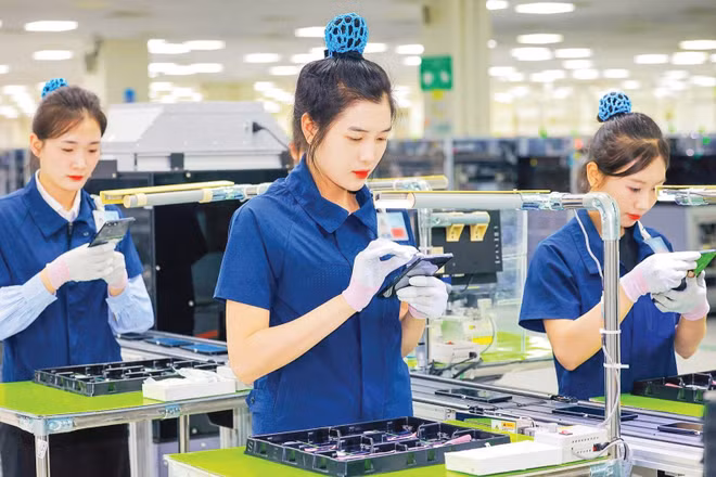 Dây chuyền sản xuất tại Nhà máy Samsung Electronics, Khu công nghiệp Yên Phong, thành phố Bắc Ninh. (Ảnh: HOÀNG PHƯƠNG) 