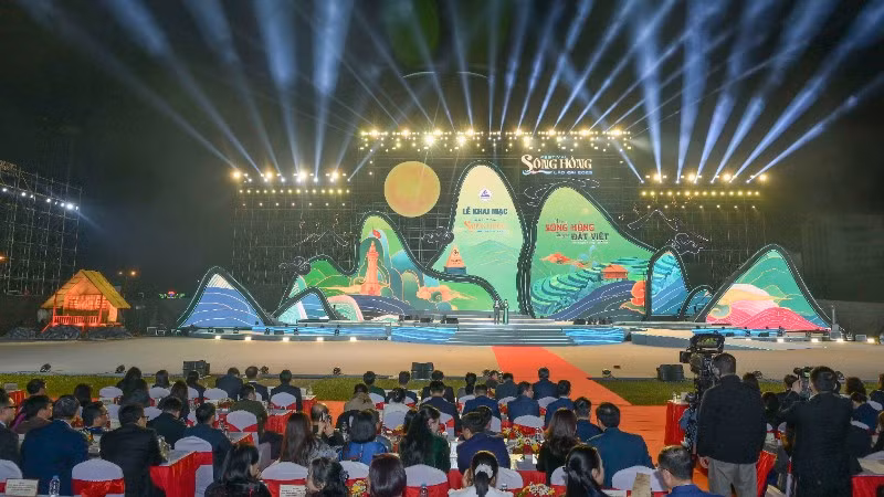 Quang cảnh lễ khai mạc Festival sông Hồng-Lào Cai 2025.