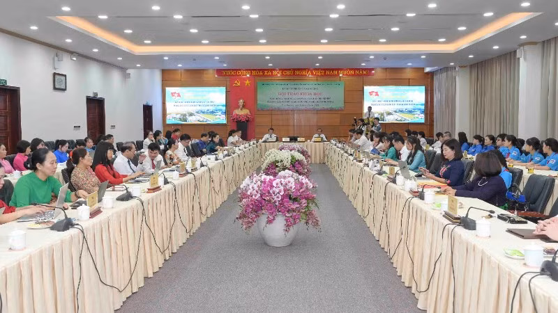 Quang cảnh Hội thảo khoa học xây dựng “Không gian văn hóa Hồ Chí Minh” trong các cơ sở giáo dục phường Cam Đường.