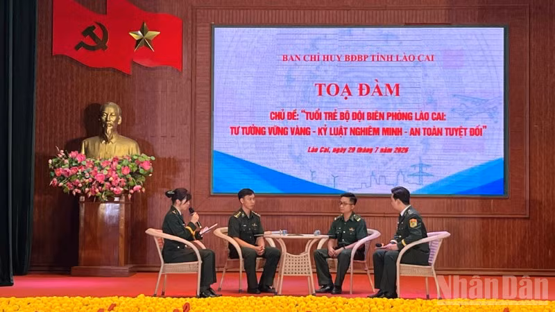 Chương trình tọa đàm với chủ đề “Tuổi trẻ Bộ đội Biên phòng Lào Cai-Tư tưởng vững vàng-Kỷ luật nghiêm minh-An toàn tuyệt đối” đã thu hút hơn 100 đoàn viên, thanh niên tham gia.