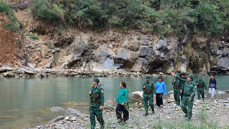 Bộ đội Biên phòng tỉnh Lào Cai tuần tra bảo vệ biên giới.
