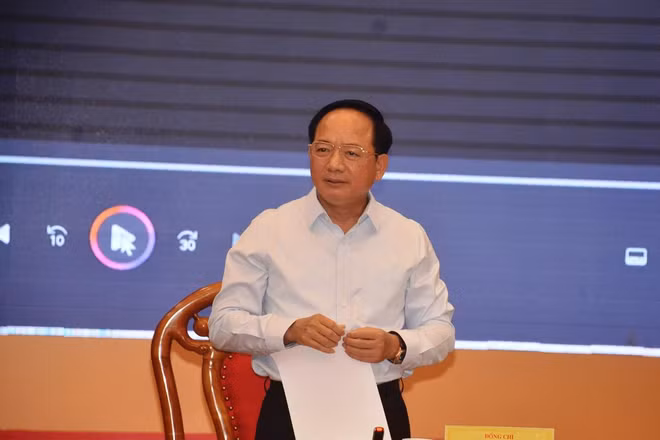 Đồng chí Trịnh Văn Quyết phát biểu tại buổi làm việc. (Ảnh ĐÔNG HÀ)