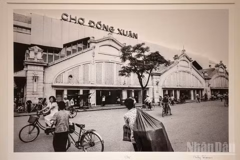 "Chợ Đồng Xuân" trong ký ức của Andy Soloman vẫn luôn nhộn nhịp và tấp nập. (Ảnh: CHIÊU ANH)