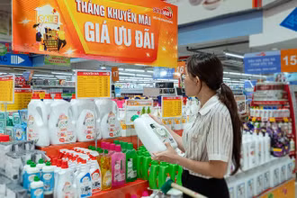 Hệ thống bán lẻ SATRA triển khai chương trình “Khuyến mãi rực rỡ-Mua hết cỡ”. Ảnh: SATRA
