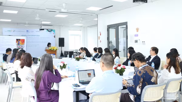 Diễn đàn thu hút sự quan tâm, tham gia thảo luận của các nhà khoa học trong và ngoài nước. (Ảnh: VNU-SIS)
