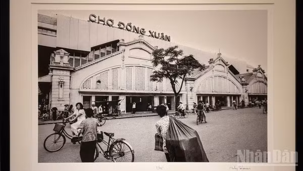 "Chợ Đồng Xuân" trong ký ức của Andy Soloman vẫn luôn nhộn nhịp và tấp nập. (Ảnh: CHIÊU ANH)