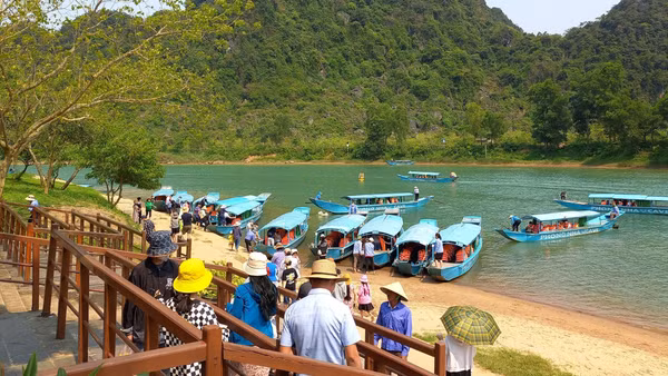 Việc triển khai tài khoản vệ tinh du lịch có thể giúp Quảng Trị kết nối dữ liệu về chi tiêu của khách du lịch với hoạt động sản xuất của các ngành kinh tế. (Ảnh: TTXVN)