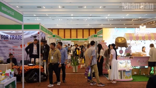 Khách tham quan các gian hàng tại sự kiện Cambodia Expo Series 2026. (Ảnh: ĐINH TRƯỜNG)
