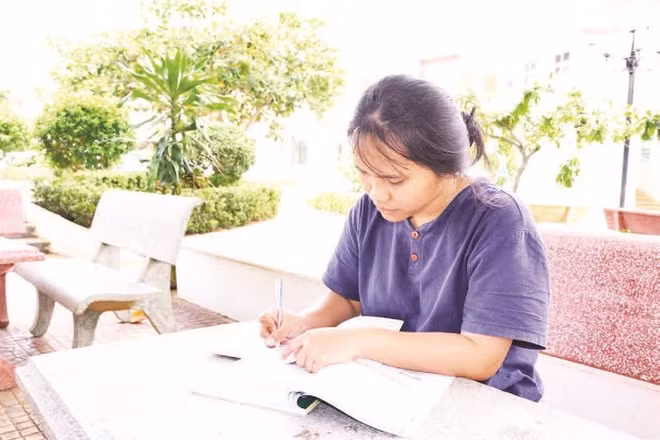 Em Katơr Thị Biển, quê xã Công Hải, tỉnh Khánh Hòa, gắn bó với Trung tâm suốt 11 năm, coi nơi đây là mái nhà thân yêu của mình.