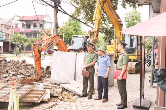 Thiếu tá Trương Quang Bình bám, nắm địa bàn, tuyên truyền tạo đồng thuận khi triển khai các công trình, dự án.