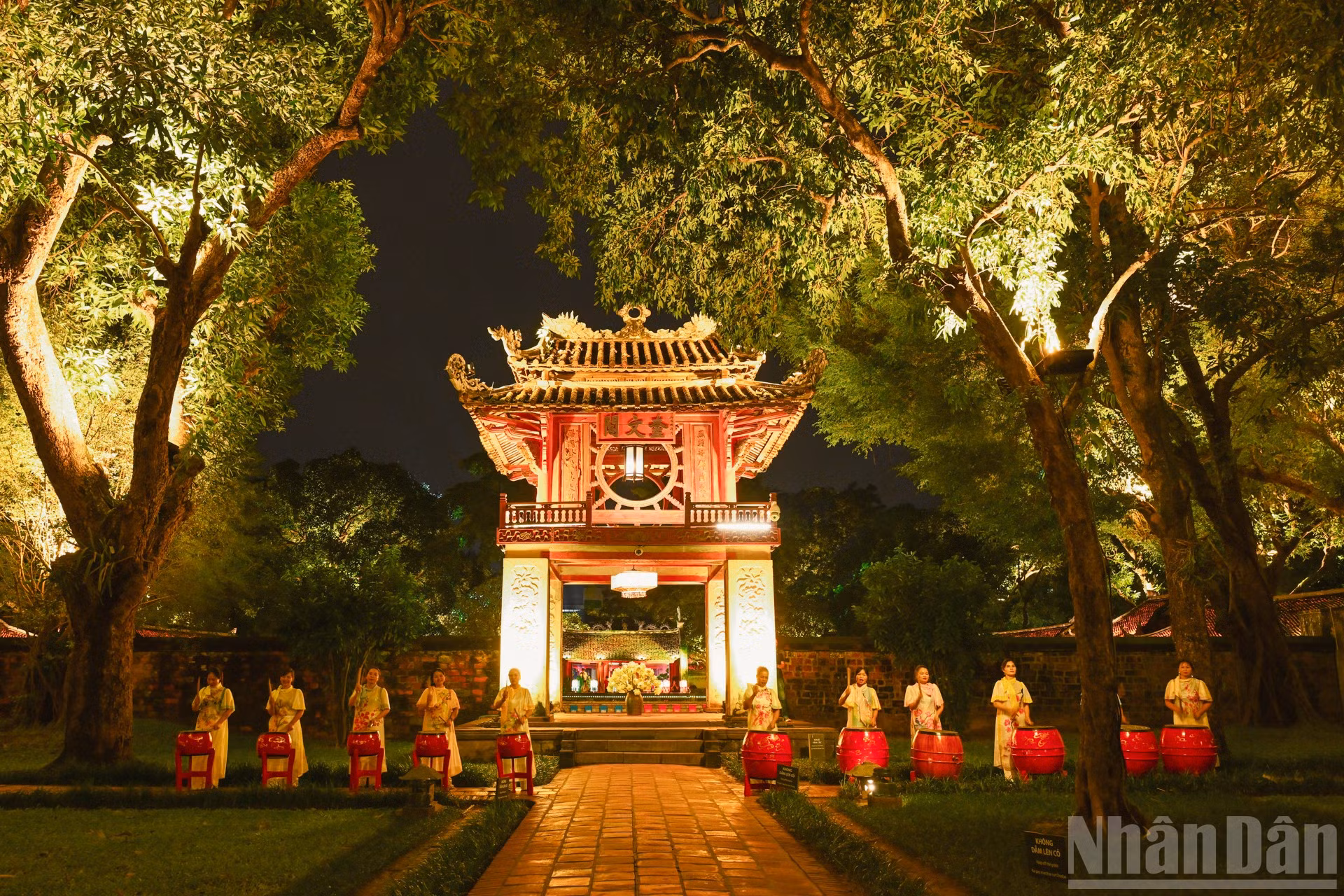 ndo_br_3d-mapping-van-mieu.jpg