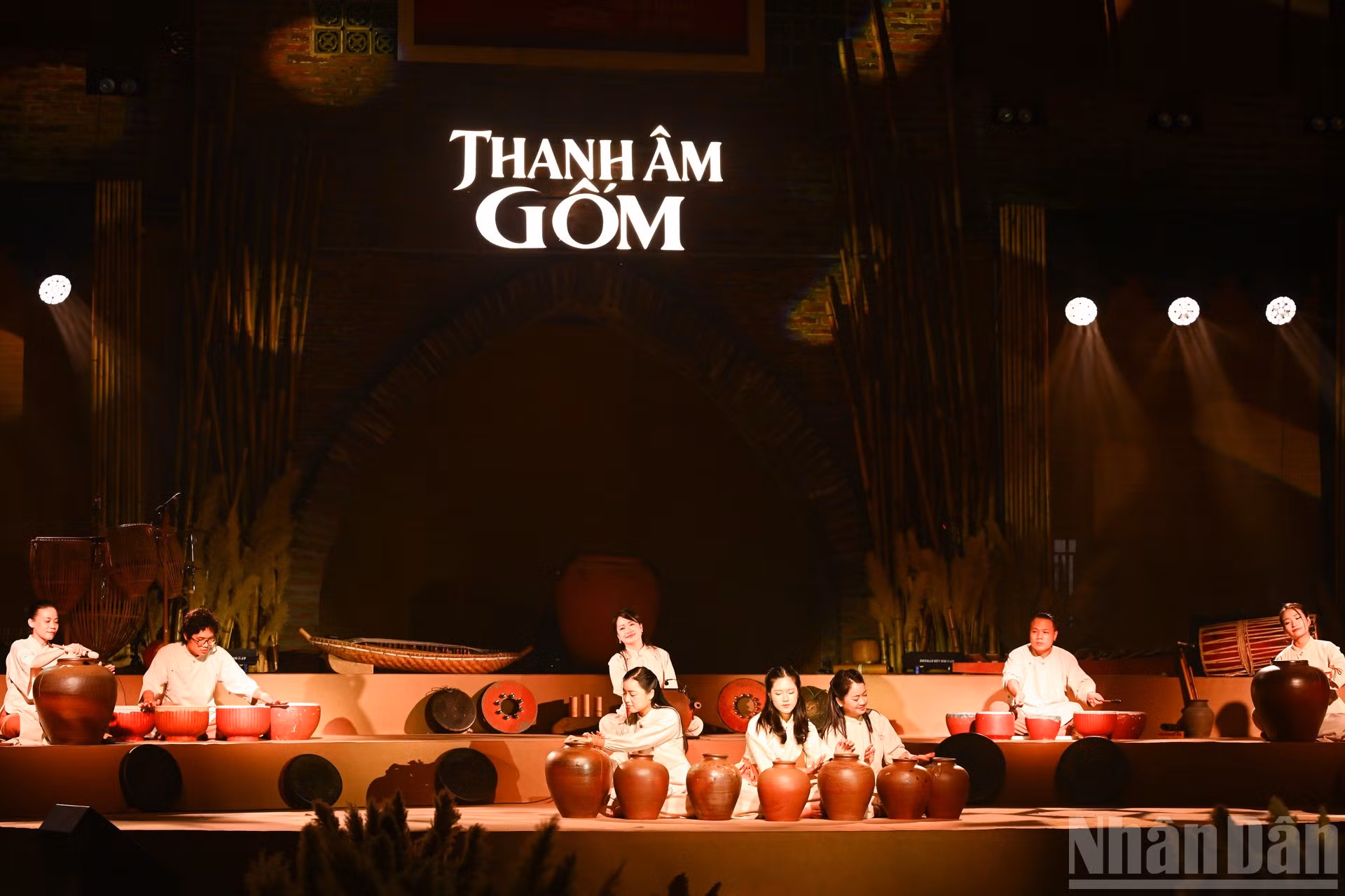 ndo_br_thanh-am-gom.jpg