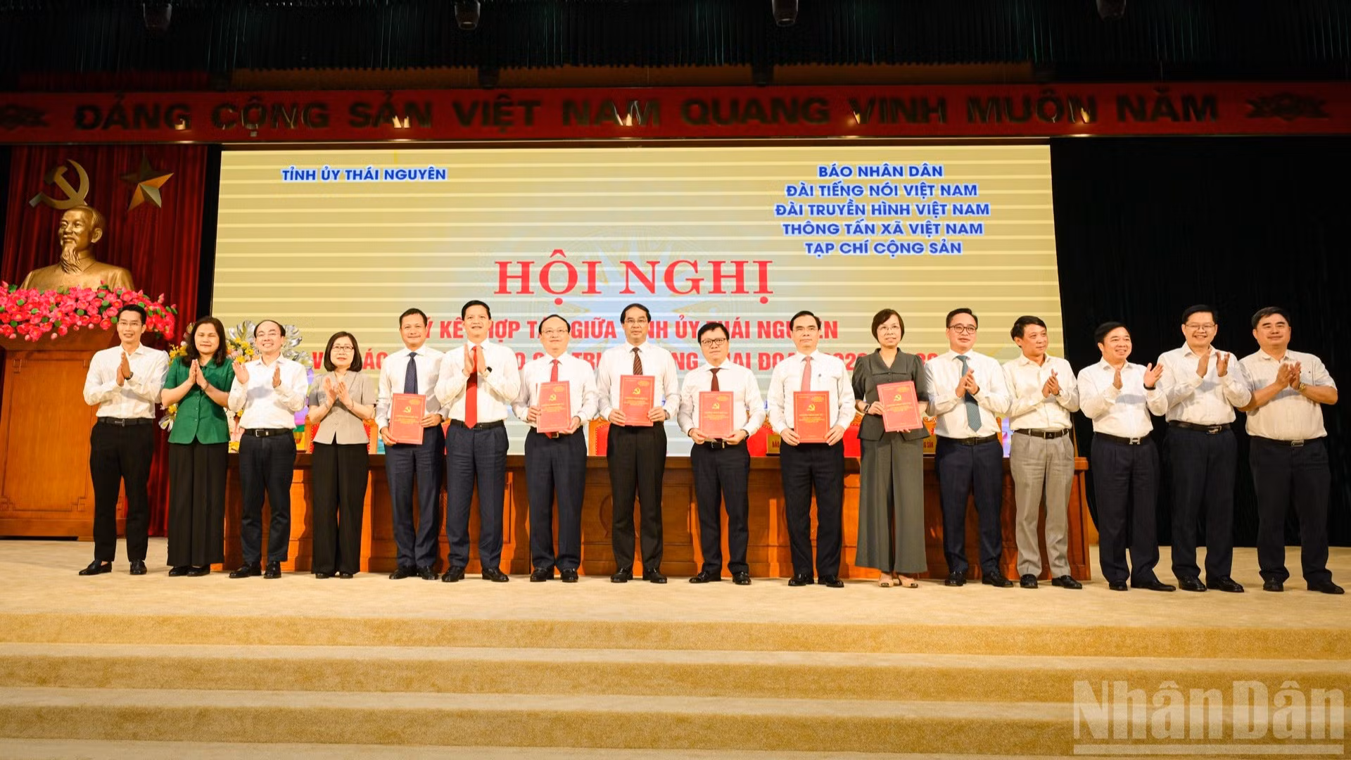 Lãnh đạo 5 cơ quan thông tấn, báo chí Trung ương ký kết hợp tác tuyên truyền với Tỉnh ủy Thái Nguyên.