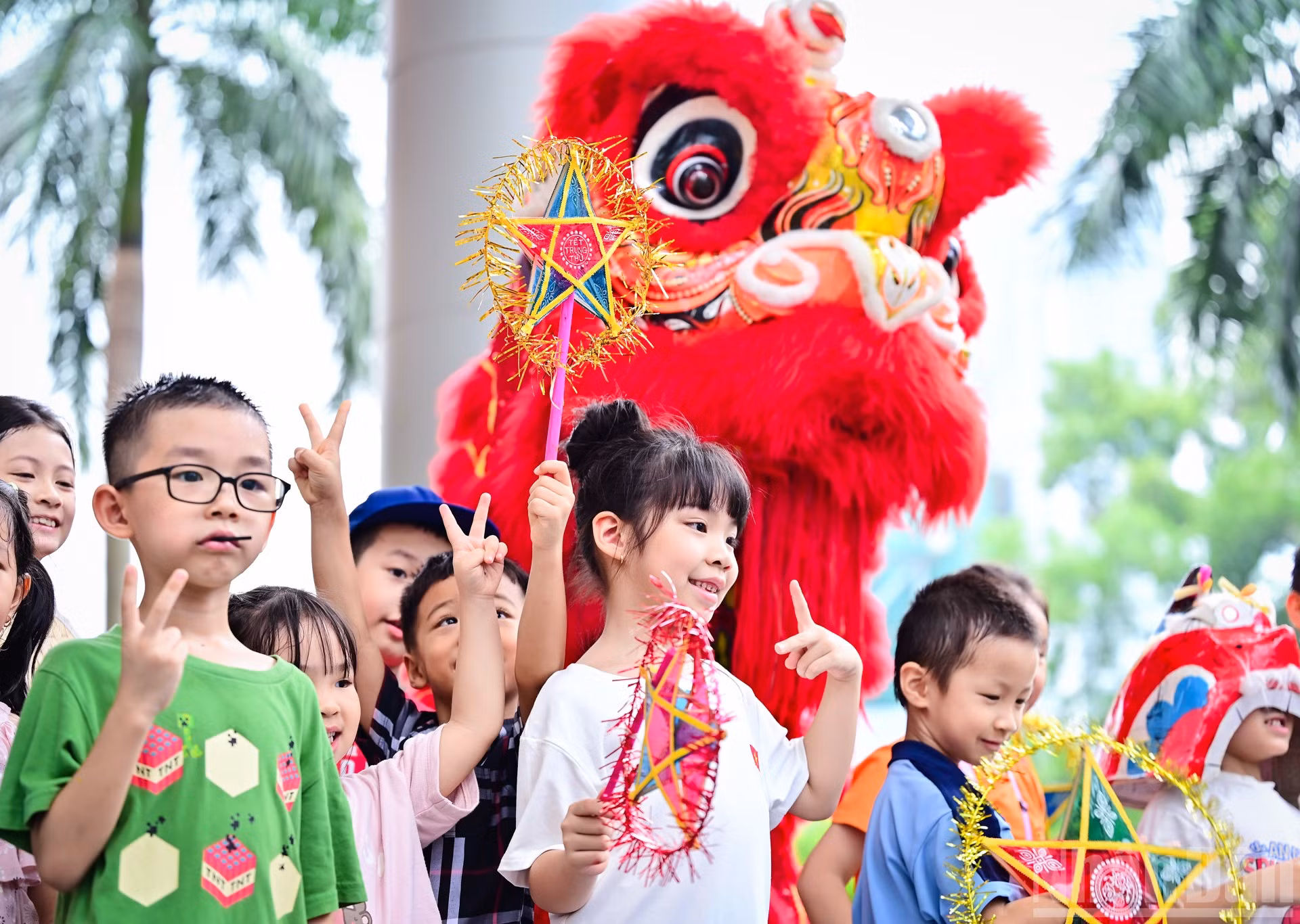 Các em nhỏ được trải nghiệm không gian Trung thu đầy sắc màu và niềm vui tại Bảo tàng Dân tộc học.