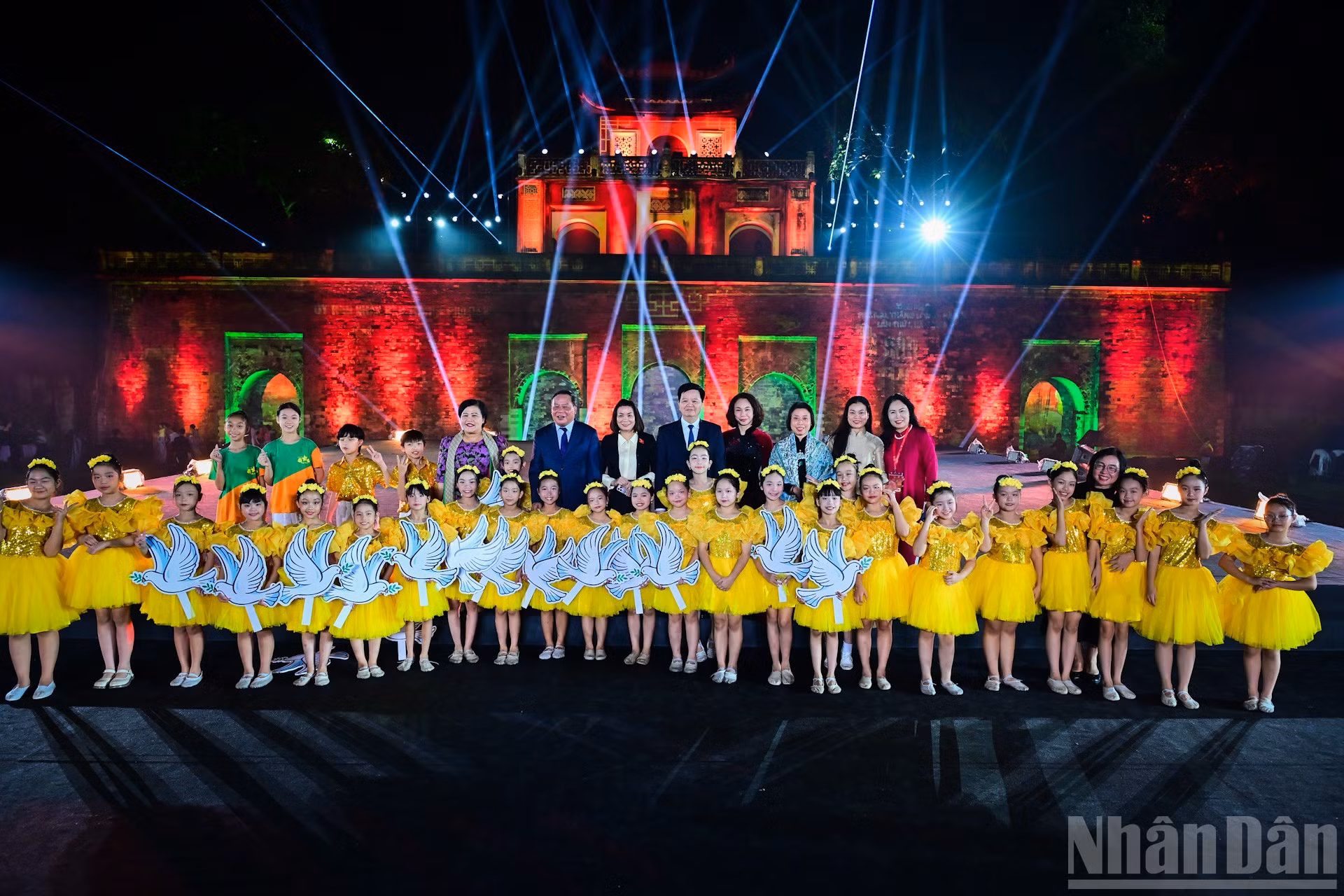 Các đồng chí lãnh đạo Đảng, Nhà nước và thành phố Hà Nội tham dự Lễ khai mạc Festival Thăng Long-Hà Nội 2025.