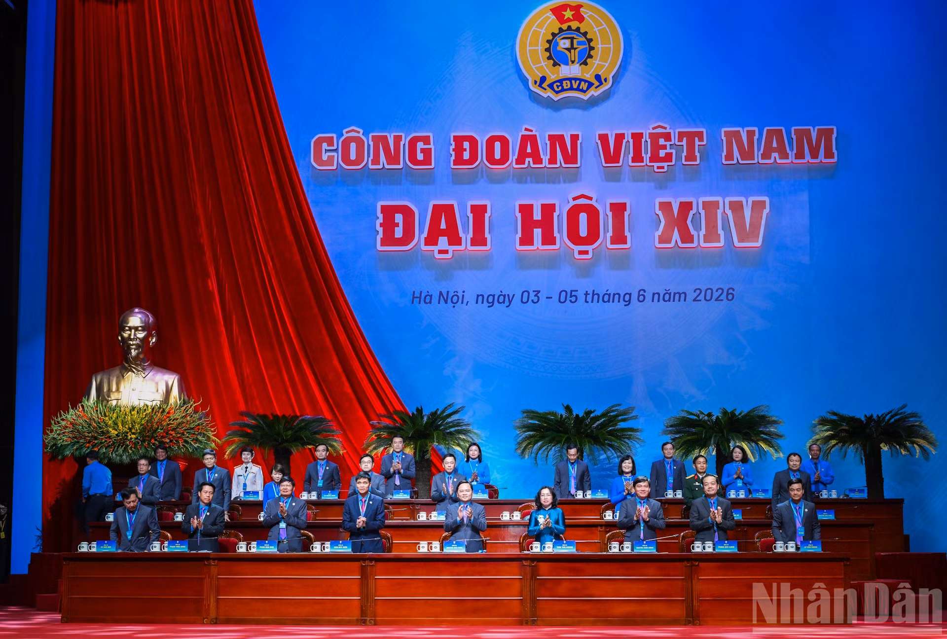 Đoàn chủ tịch gồm 27 đồng chí được Đại hội XIV Công đoàn Việt Nam thông qua.