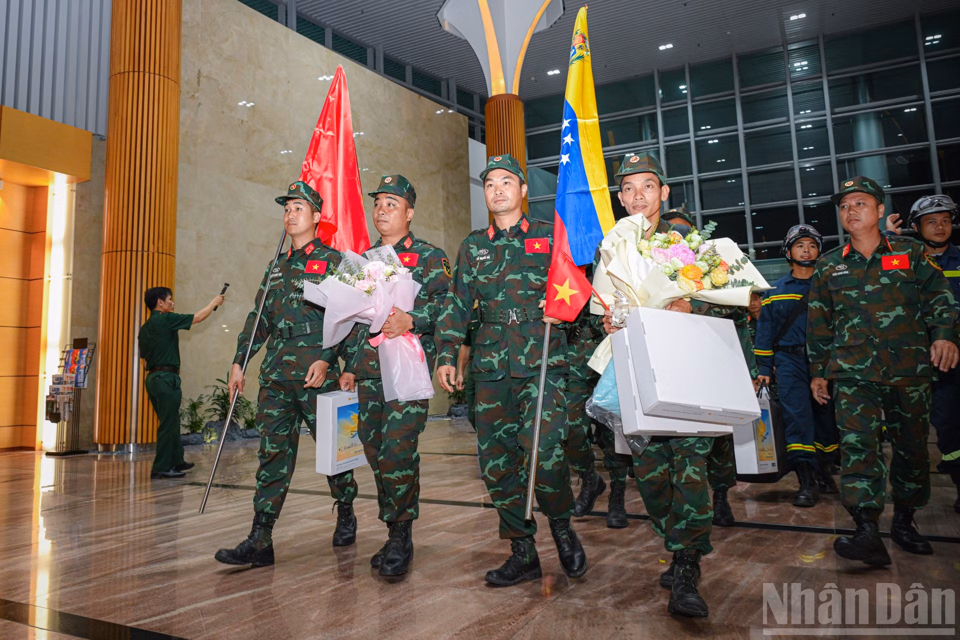Đoàn cứu nạn, cứu hộ của Việt Nam tại Venezuela hoàn thành xuất sắc nhiệm vụ được giao.