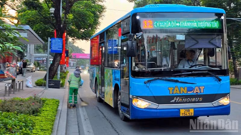 Hà Nội tổ chức khoảng 17.300-17.600 lượt xe buýt mỗi ngày.