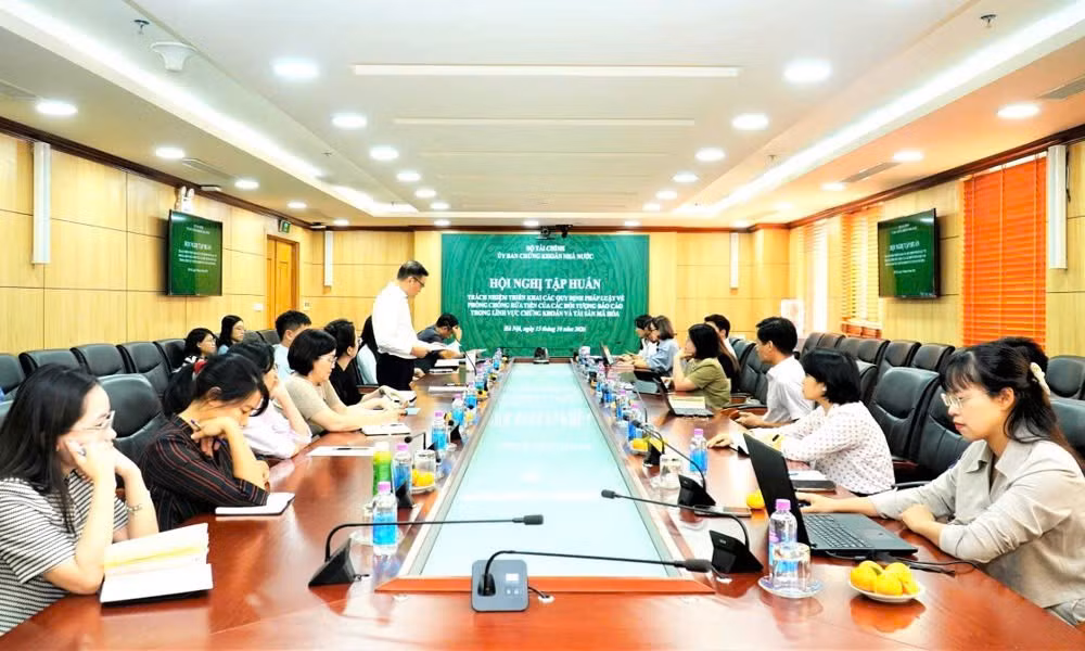 Các đại biểu tham dự trực tiếp tại Hội nghị. (Ảnh: VŨ TRÀ)