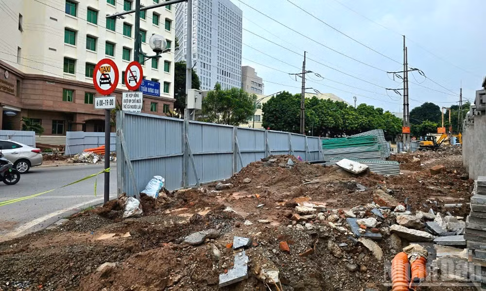 Hà Nội tập trung thi công, sửa chữa, cải tạo hệ thống thoát nước. (Ảnh: HƯƠNG TRÀ)