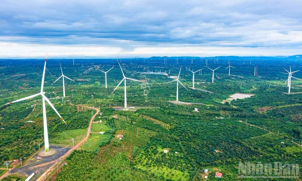 Nhà máy điện gió Eanam Đăk Lăk đã được Trungnam đưa vào hoạt động từ năm 2021. (Ảnh: HƯƠNG TRÀ)
