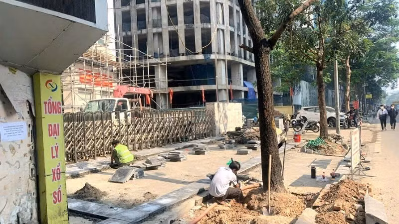 Hà Nội tạm dừng đào đường, hè một số tuyến chính. (Ảnh: TUẤN LƯƠNG)