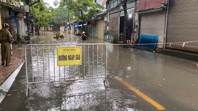 Tính đến 15 giờ ngày 7/10, vẫn còn 23 vị trí ngập sâu, tạm thời chưa thể lưu thông.