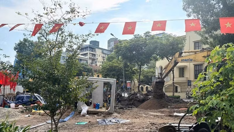 Phố Quang Trung, từ ngày 24/5, các đơn vị được phép thi công 24/24 giờ tại một số vị trí trọng điểm. 