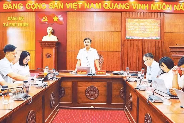 Thường trực Đảng ủy xã Phú Thiện, tỉnh Gia Lai làm việc về công tác cán bộ và điều hòa biên chế.
