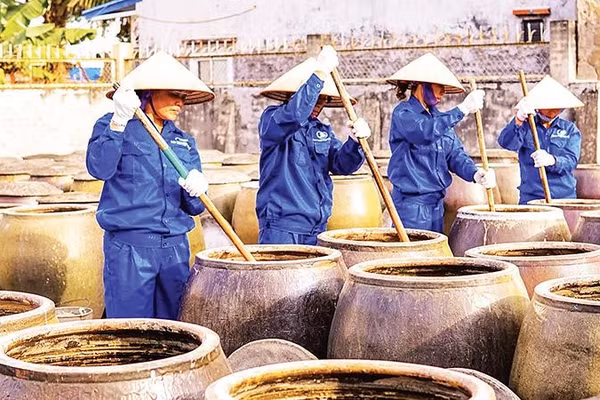 Nước mắm Cát Hải của Công ty TNHH Quang Hải được công nhận sản phẩm OCOP 5 sao.