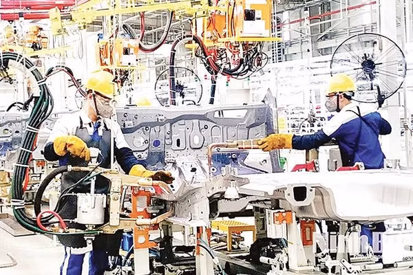 Dây chuyền lắp ráp ô-tô của Nhà máy sản xuất ô-tô Hyundai Thành Công Việt Nam tại Khu công nghiệp Gián Khẩu.
