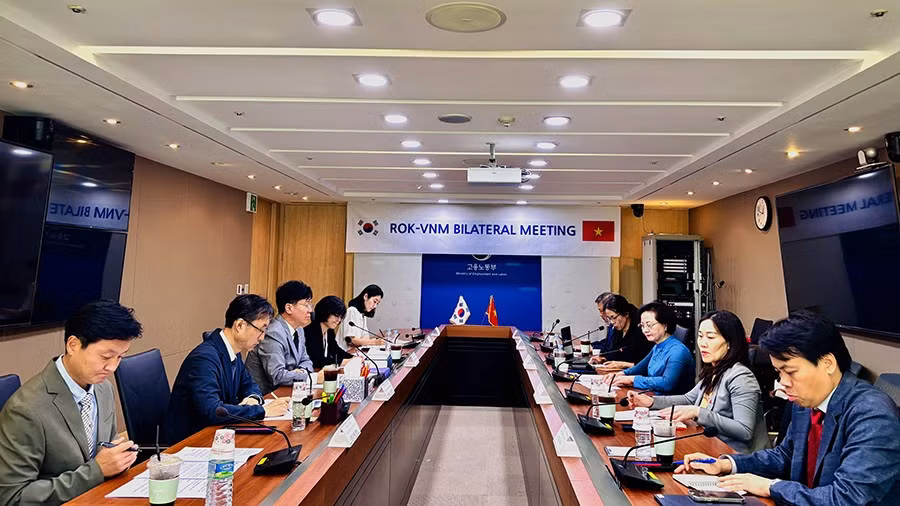 bo-truong-noi-vu-pham-thi-thanh-tra-gap-bo-truong-lao-dong-han-quoc-1.jpg