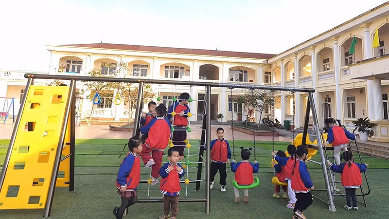 Prudential gửi tặng thiết bị vui chơi ngoài trời cho các địa phương trong chuỗi hoạt động. (Ảnh BTC)