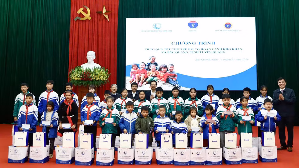 quy-bao-tro-tre-em-vietnam-tang-qua-tre-em-tuyen-quang-tet-binh-ngo-2026.jpg