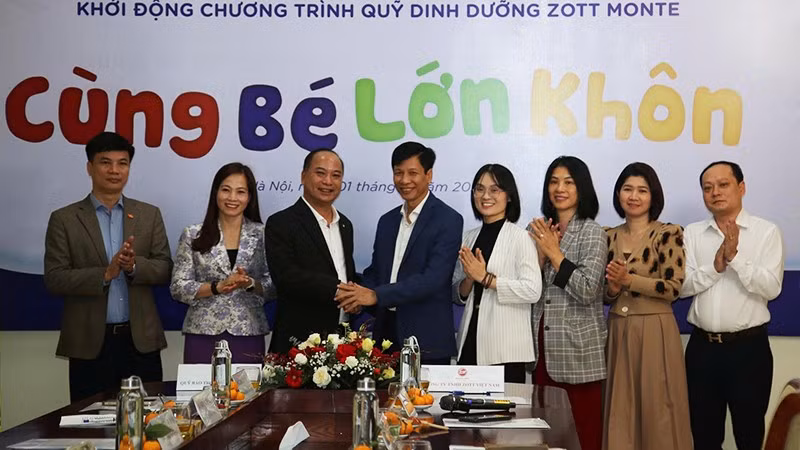 Các đại biểu tại lễ khởi động chương trình.