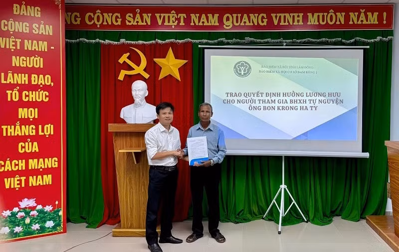 ong-ha-ty-dam-rong-lam-dong-nhan-quyet-dinh-huong-luong-huu.jpg