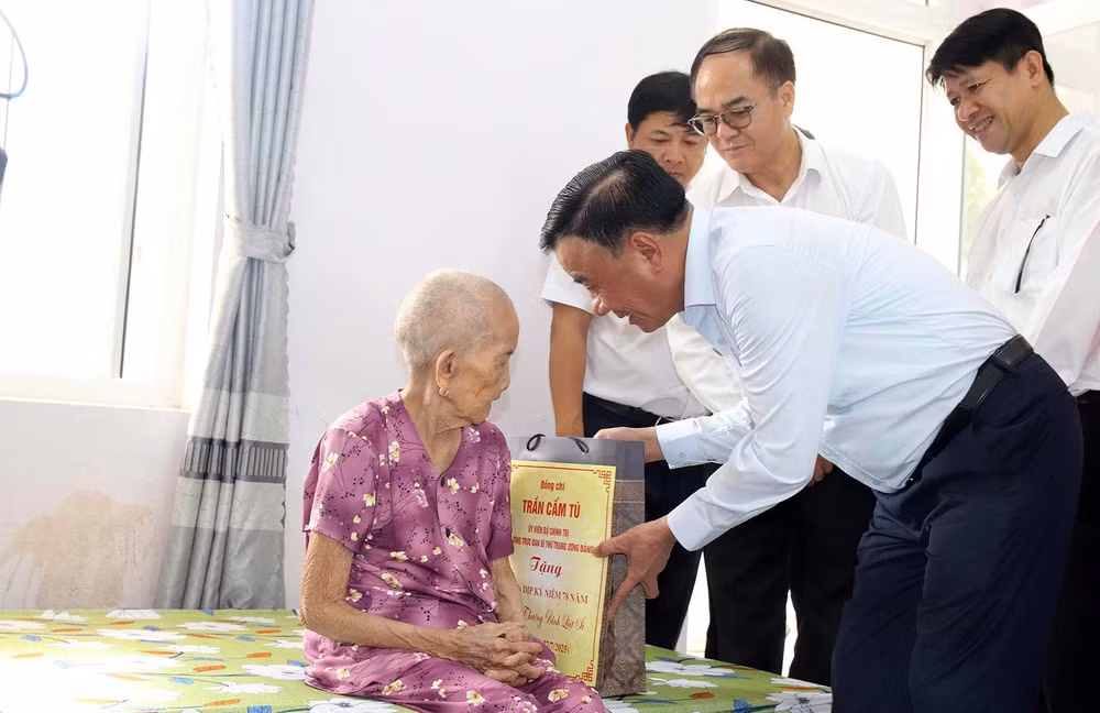 dong-chi-tran-cam-tu.jpg