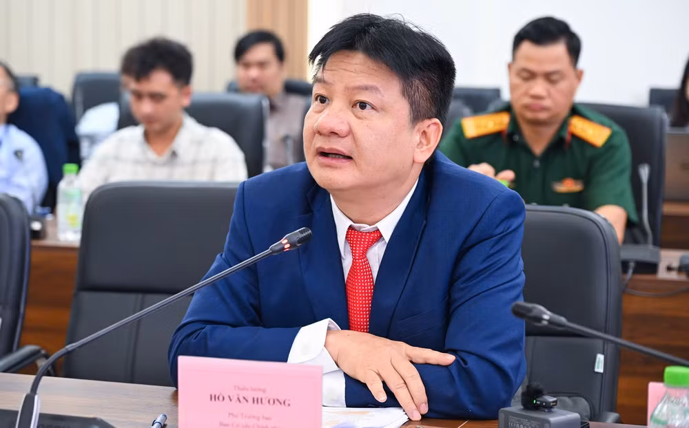 ho-van-huong.jpg