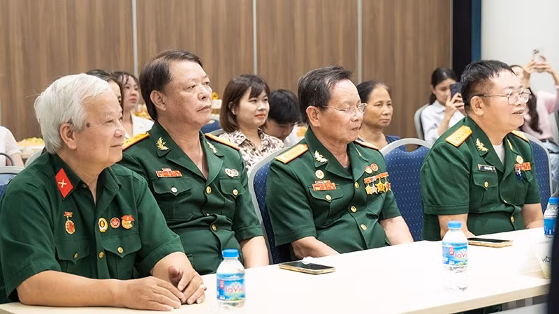 cuu-chien-binh-chia-se-tai-chuong-trinh-10.jpg