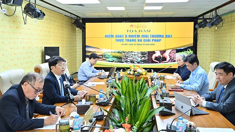 toa-dam-kiem-soat-o-nhiem-moi-truong-dat.jpg