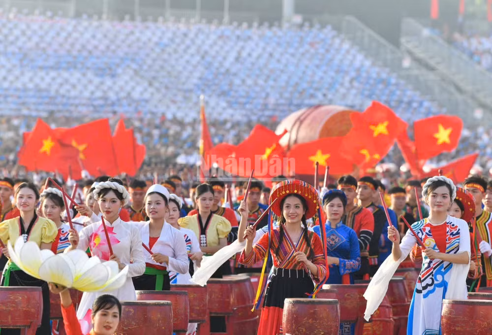ndo_c_bieu-dien-van-nghe-4.jpg