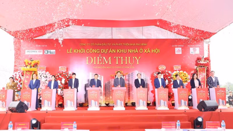 Nhấn nút khởi công dự án xây dựng 567 căn nhà ở xã hội Điềm Thụy, xã Điềm Thụy. (Ảnh: TUẤN SƠN)