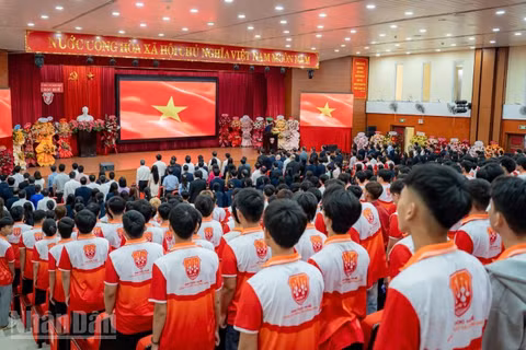 Sáng 16/10, Đại học Huế công bố quyết định thành lập Trường Kỹ thuật và Công nghệ. (Ảnh: Quang Tiến)