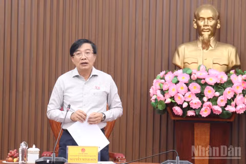 Phó Chủ nhiệm Ủy ban Kinh tế và Tài chính của Quốc hội Nguyễn Minh Sơn phát biểu kết luận buổi làm việc. (Ảnh: HIỂN CỪ)