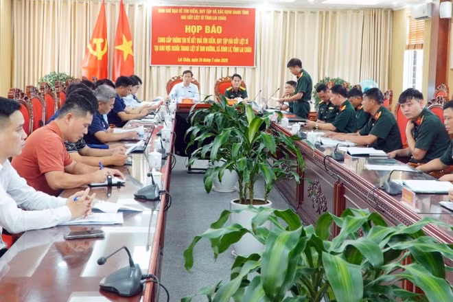 Họp báo cung cấp thông tin về kết quả tìm kiếm, quy tập hài cốt liệt sĩ tại khu vực Nghĩa trang Liệt sĩ Tam Đường, xã Bình Lư.