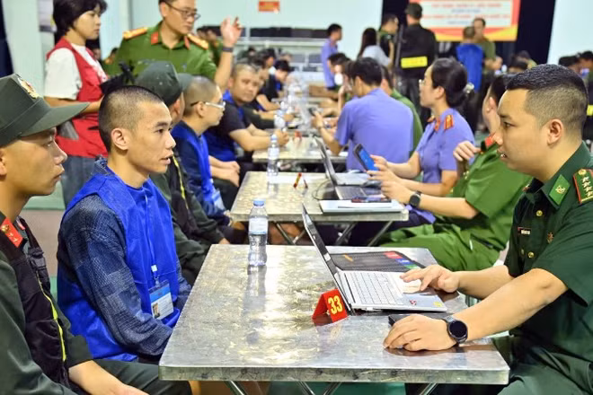 Các đối tượng tại cơ quan điều tra sau khi được di lý về Việt Nam.