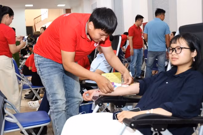 Hơn 3.000 người dân Lai Châu tham gia hiến máu tình nguyện dự kiến sẽ cho hơn 1.000 đơn vị máu.