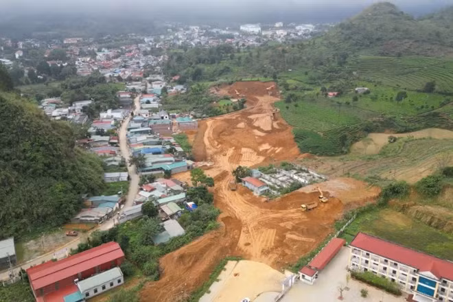Tuyến đường nối từ trụ sở Ủy ban nhân dân phường Đoàn Kết (cũ) đến đường số 17, phường Quyết Thắng (cũ), đang được gấp rút thi công.