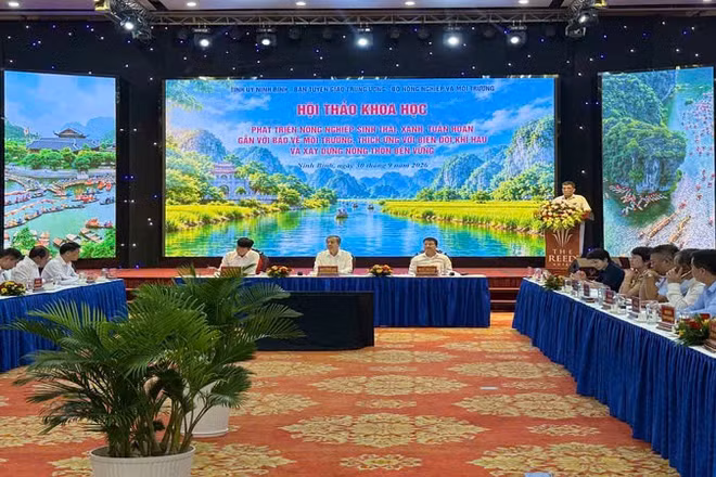 Quang cảnh hội thảo khoa học “Phát triển nông nghiệp sinh thái, xanh, tuần hoàn gắn với bảo vệ môi trường, thích ứng với biến đổi khí hậu và phát triển nông thôn bền vững”. (Ảnh: TIẾN ANH)